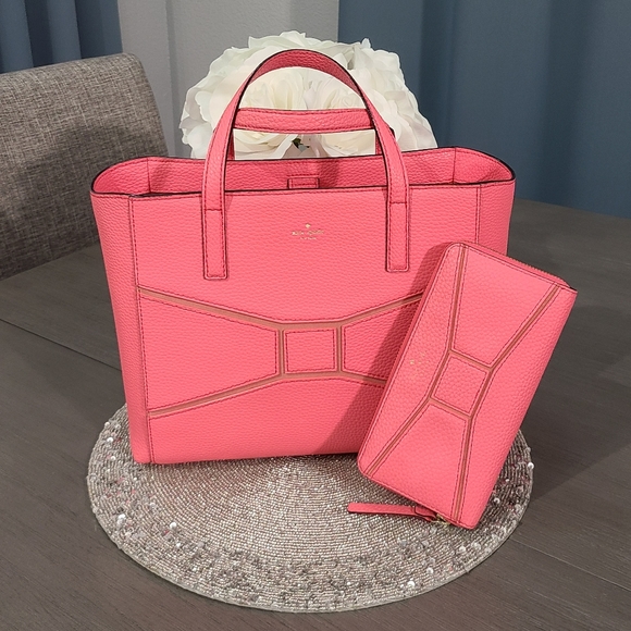 kate spade Handbags - Kate Spade Tote and Wallet Set - Like New